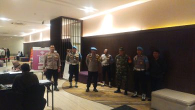 Pengamanan rekapitulasi perhtingan suara KPU Kabupaten Serang. Foto: Yono