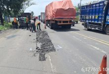 Jalan Nasional Nambo Ilir sedang diperbaiki. Foto: Yono