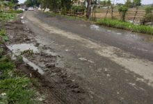 Jalan Raya Warung Seliur yang rusak parah. Foto: Adam Maulana