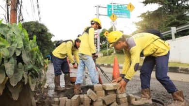 Salah satu jalan lingkungan yang rusak di Kota Tangerang. Foto Antara