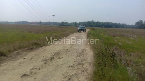 Jslsn penghubung Patia - Sukaresmi di Pandeglang rusak parah. Foto Nana Amdan