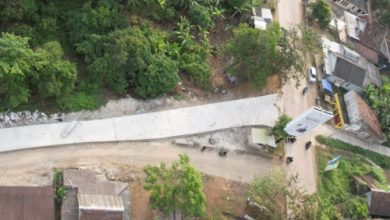 Jalan simpang Beyeh diperbaiki setelah statusnya diambil alih Pemprov Banten. Foto: Budi Wahyu Iskandar