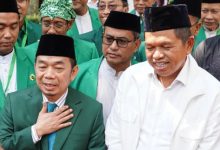 Jazuli Juweni, Ketua Umum PB Mathlaul Anwar dan Ded Mulyadi, Gubernur Jawa Barat. Foto M Arif Kirdiat