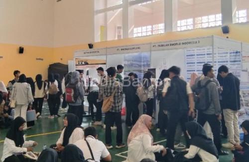 Job Fair Hybrid yagn digelar Disnakertrans Kabupaten Serang dan Untirta. Foto: Antara