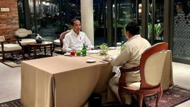 Pertemuan antara Presiden Joko Widodo dengan Presiden terpilih, Prabowo Subianto di sebuah rumah makan di Jakarta. Foto: Antara