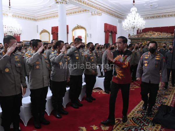 Arahan Presiden RI, Jokowi di Istana kepada pejabat utama Polri. Foto: Setkab RI