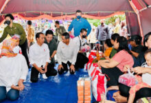 Presiden RI, Joko Widodo kunjungi pengungsi kebakaran Depo Pertamina. Foto: BPMI Satpres RI