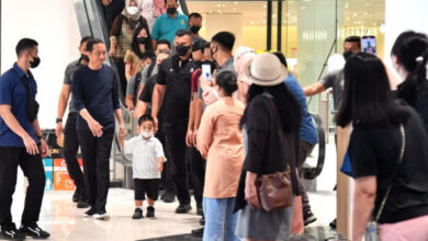 Kunjungan Jokowi, Presiden RI bersama cucu ke Sun Plaza Medan. Foto: BPMI Satpres RI