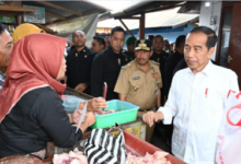 Presiden RI, Joko Widodo kunjungi Pasar Mungkin di Magelang. Foto: BPMI SatPres RI