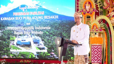 Presiden RI, Joko Widodo resmikan kawasan suci Pura Agung Besakih. Foto: BPMI Satpres RI
