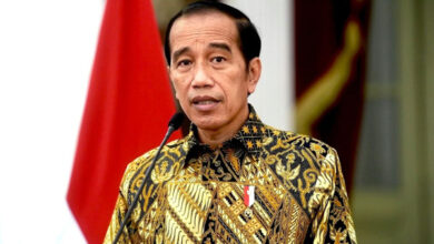 Presiden RI, Joko Widodo menanam tanah dan air dari 34 provinsi di titik nol IKN.