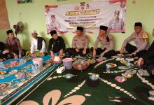 Silarurahmi dan Jumat Berkah Kapolres Serang, AKBP Wiwin Setiawan di Ponpes Baladi Ad-Dawah. Foto: Yono