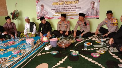 Silarurahmi dan Jumat Berkah Kapolres Serang, AKBP Wiwin Setiawan di Ponpes Baladi Ad-Dawah. Foto: Yono