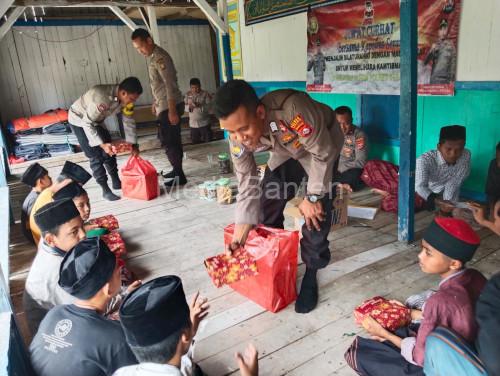 Program Jumat Curhat dari Kapolres Serang di Polsek Kopo. Foto: Yono