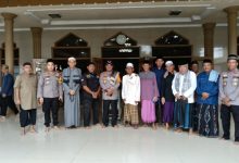 Kapolres Serang, AKBP Condro Sasongko gelar sholat Jumat Keliling (Jumling). Foto: Yono