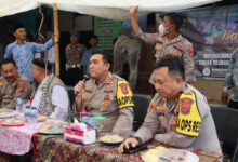 Kunjungan Kapolres Serang, AKBP Yudha Satria ke warga Desa Tenjo Ayu. Foto: Yono