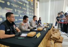 Jumpa pers Polres Metro Jakbar soal 92 Kg ganja kering. Foto: LKBN Antara