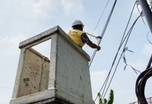 Kesemrawutan kabel udara di Kota Tangerang. Foto Antara