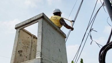 Kesemrawutan kabel udara di Kota Tangerang. Foto Antara