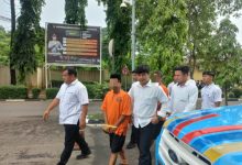 Kades Bojong Catang digiring ke tahanan Polda Banten. Foto: Yono