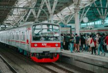 Penumpang Kereta Api di Jabodetabek. Foto: Antara