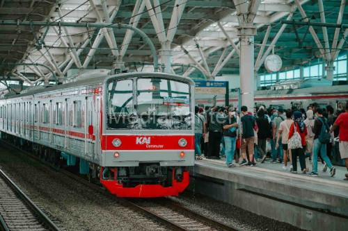 Penumpang Kereta Api di Jabodetabek. Foto: Antara