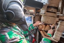 Prajurit Muda Yontankfib 2 Mar berlatih menembak Tank BMP. Foto: Ahmad Munawir - Menkav 2 Mar