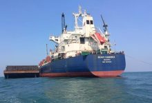 Kapal Bravo Samudra Jakarta dan kapal Vesell di Perairan Pulau Ampel. Foto : Daeng Yusvin