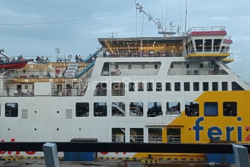 Kapal Fery di Pelabuhan Merak. foto: Antara