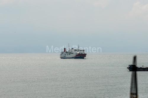 Kapal penyeberangan di Selat Sunda. foto Antara