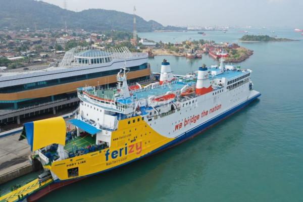 Kapal Roro Eksekutif di Pelabuhan Merak. Foto: LKBN Antara