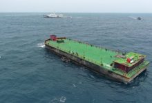 Kapal tongkang. Foto: Antara