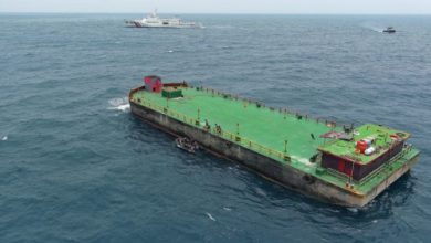 Kapal tongkang. Foto: Antara