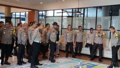 Kapolda Banten, Irjen Pol Abdul Karim pimpin rapat arus balik Lebaran 2024. Foto: Yono