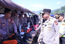 Kapolda Banten, Irjen Pol Hengki mencek kesiapan pos penyekatan dan pengamanan di Cilegon. Foto Daeng Yusvin