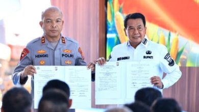 Penandatanganan kerjasama Kapolda Banten, Irjen Pol Hengki dan Bupati Tangerang Moch Rudy Maesyal. Foto: antara