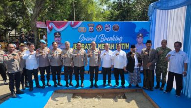 Peletakan batu pertama pembangunan Jembatan Merah Putih Presisi di Desa Pasir Buyut, Kabupaten Serang. Foto Yono