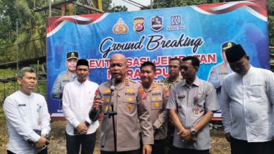 Kapolda Banten, Irjen Pol Hengki didampingi Kapolres Cielgon AKBP Martua Raja Taripar Laut Silitonga Grounbreaking JMPP. Foto Daeng Yusvin