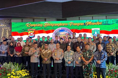 Kapolda Banten, Irjen Pol Hengki saat peresmian Kampung Bhayangkara. Foto: Antara