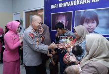 Kapolda Banten, Irjen Pol Hengki meninjau Operasi Bibir Sumbing. Foto Daeng Yusvin