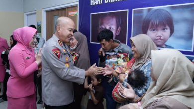 Kapolda Banten, Irjen Pol Hengki meninjau Operasi Bibir Sumbing. Foto Daeng Yusvin