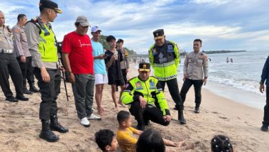 Kapolda Banten, Irjen Pol Suyudi Ario Seto di kawasan Anyer. Foto: Antara