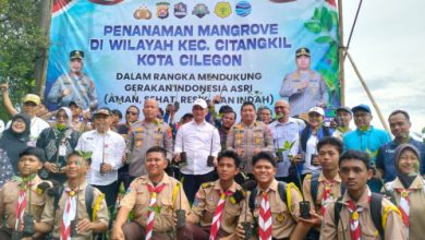 Polda Banten melakukan penanaman pohon mangrove Foto Daeng Yusvin