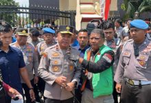 Kapolda Banten, Brigjen Pol Hengki menemui pendemo dari ojol Provinsi Banten. Foto: Bidhumas Polda Banten