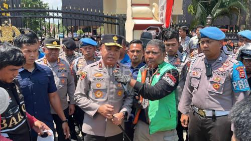 Kapolda Banten, Brigjen Pol Hengki menemui pendemo dari ojol Provinsi Banten. Foto: Bidhumas Polda Banten