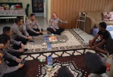 Kapolda Banten, Irjen Pol Hengki mengunjungi personel sakit. Foto Daeng Yusvin