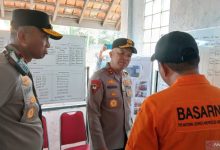 Kapolda Banten, Irjen Pol Hengki di Posko SAR Pandeglang. Foto Antara