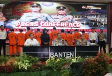 Kapolda Banten, Irjen Pol Suyudi Ario Seto dalam konferensi press. Foto: Budi Wahyu Iskandar