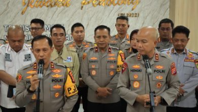 Kapolda Banten, Irjen Pol Hengki dan Kapolres Cilegon, AKBP Martua Raja Taripar Laut Silitongan hadir dalam rapat pengamanan arus mudik dan balik Lebaran di Polda Lampung. Foto Daeng Yusvin