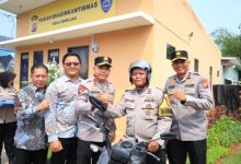 Kapolda Banten, Irjen Pol Hengki meresmikan Rumah Kantor Bhabinkamtibmas di Citeras. Foto Yono